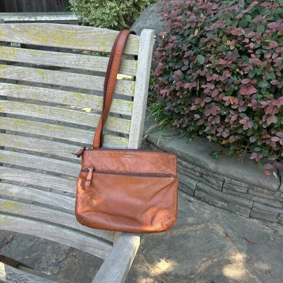 Fossil Vintage Brown Leather Small Medium Crossbody Bag Purse - Picture 8 of 9